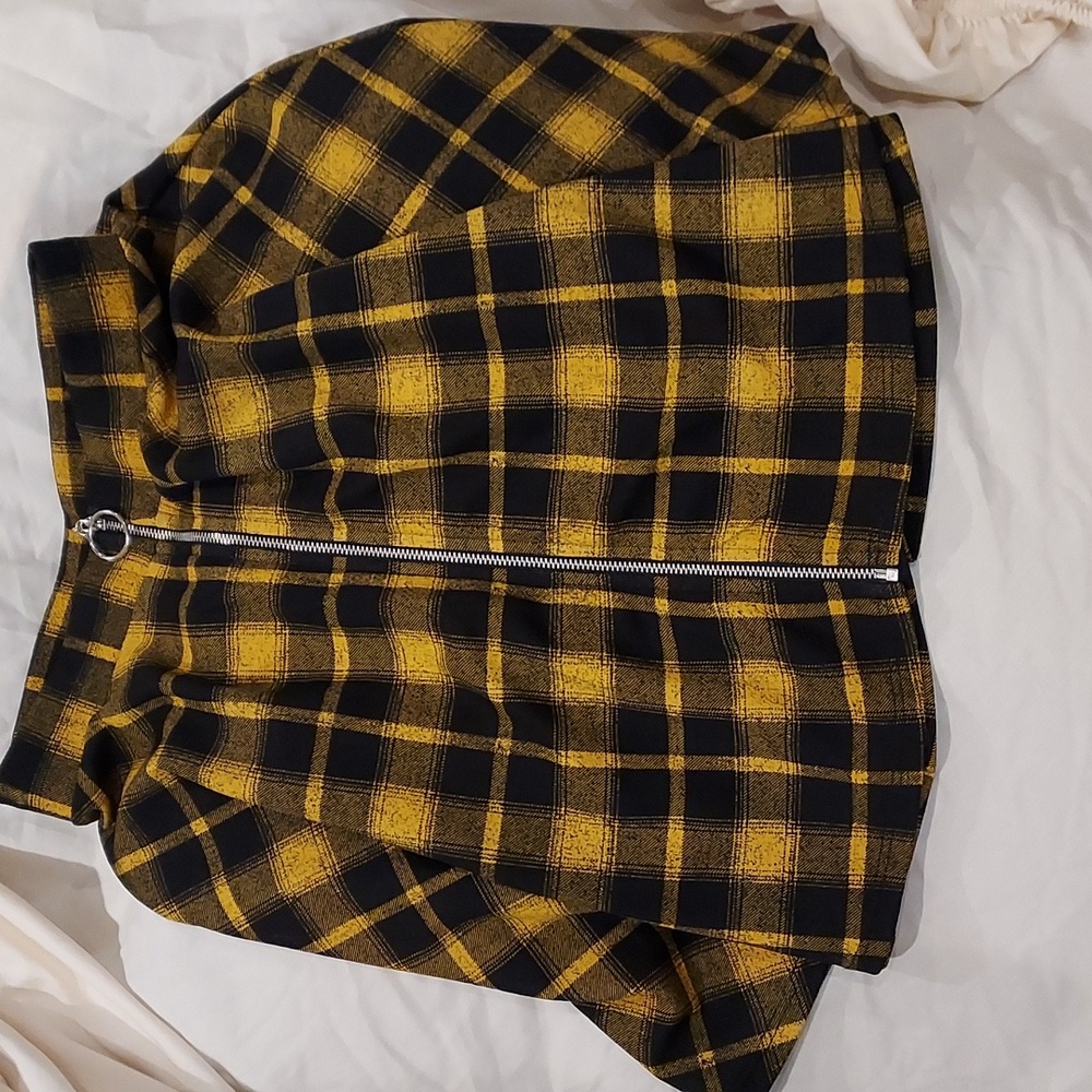 *Midnight Hour Black and Yellow Plaid Skater Skirt with Full Zipper Front  XS - Picture 6 of 9